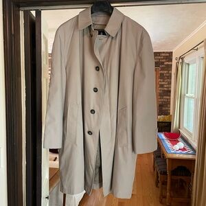 Men’s London fog lined coat.
